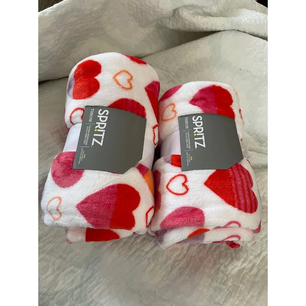 COPY - Spritz White/Red Heart Print Micro-plush Throw Blanket 1-Count - 50”x60” - Picture 8 of 8